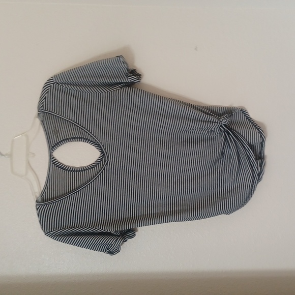 SO Striped small Short Sleeve top Gathers at the waist V Neck peek a boo… - Picture 1 of 8